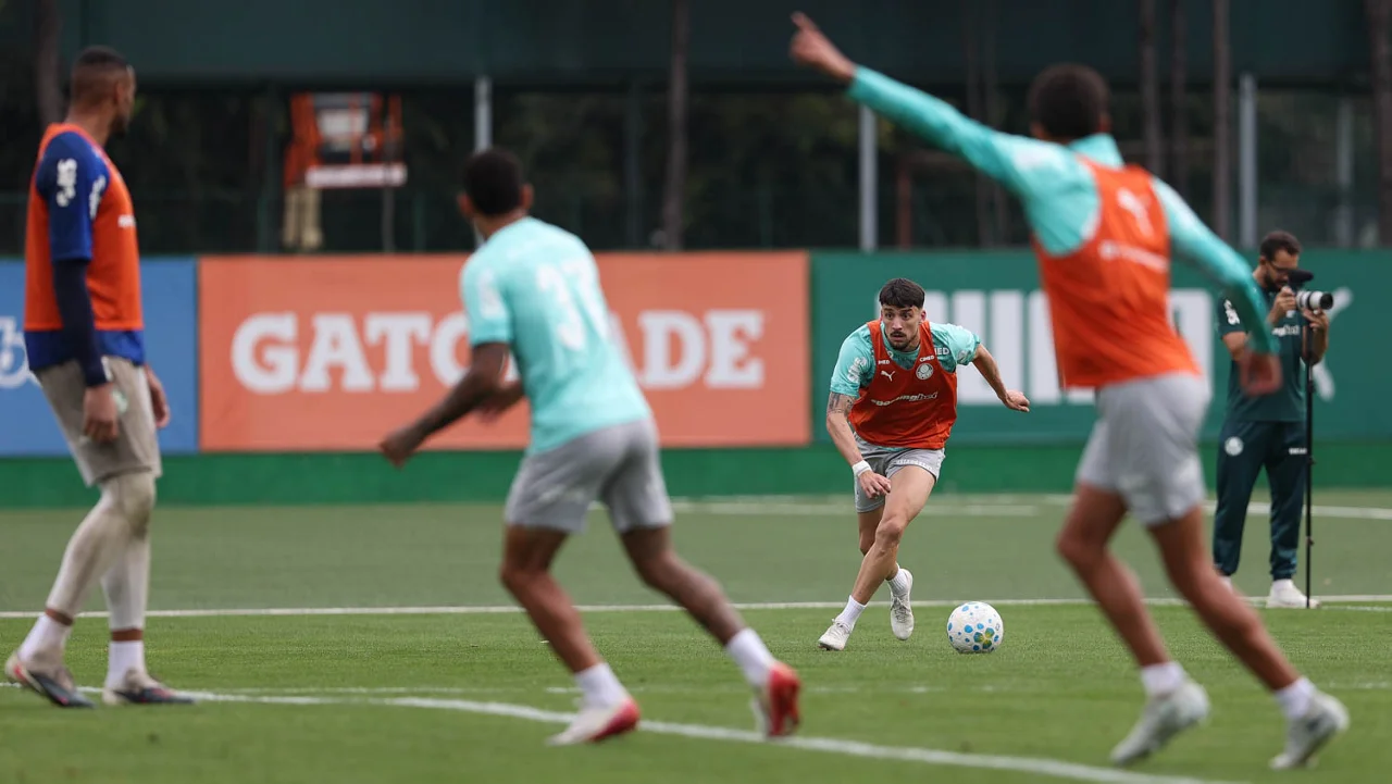 Piquerez celebra marca histórica no Palmeiras após superar lesão no tornozelo
