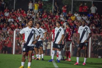 Ponte Preta vive momento crítico após goleada histórica sofrida contra o Vila Nova