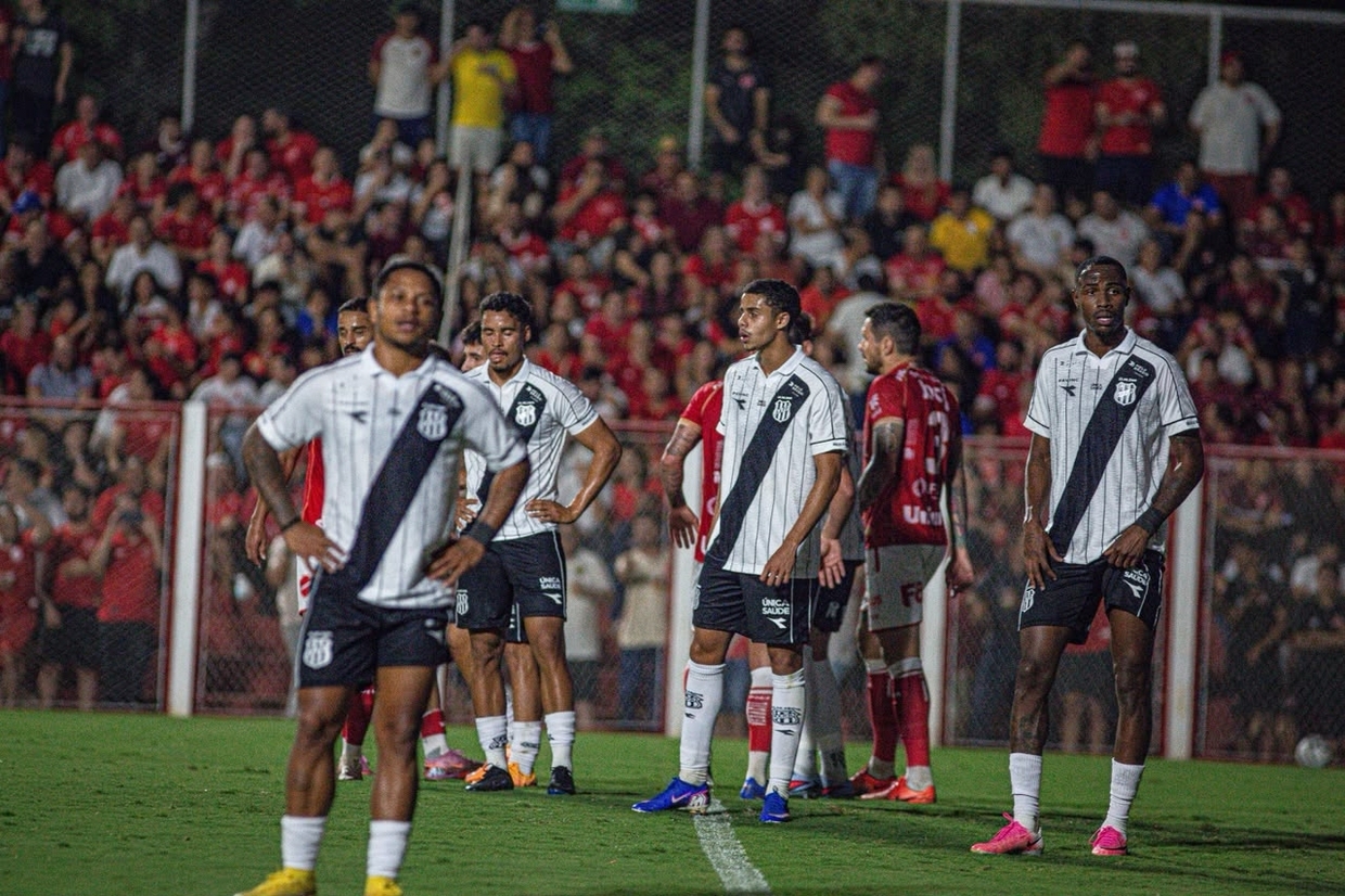 Ponte Preta vive momento crítico após goleada histórica sofrida contra o Vila Nova