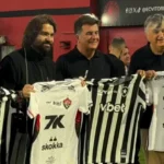 Presidentes de Botafogo e Vitória realizam troca de camisas em Salvador