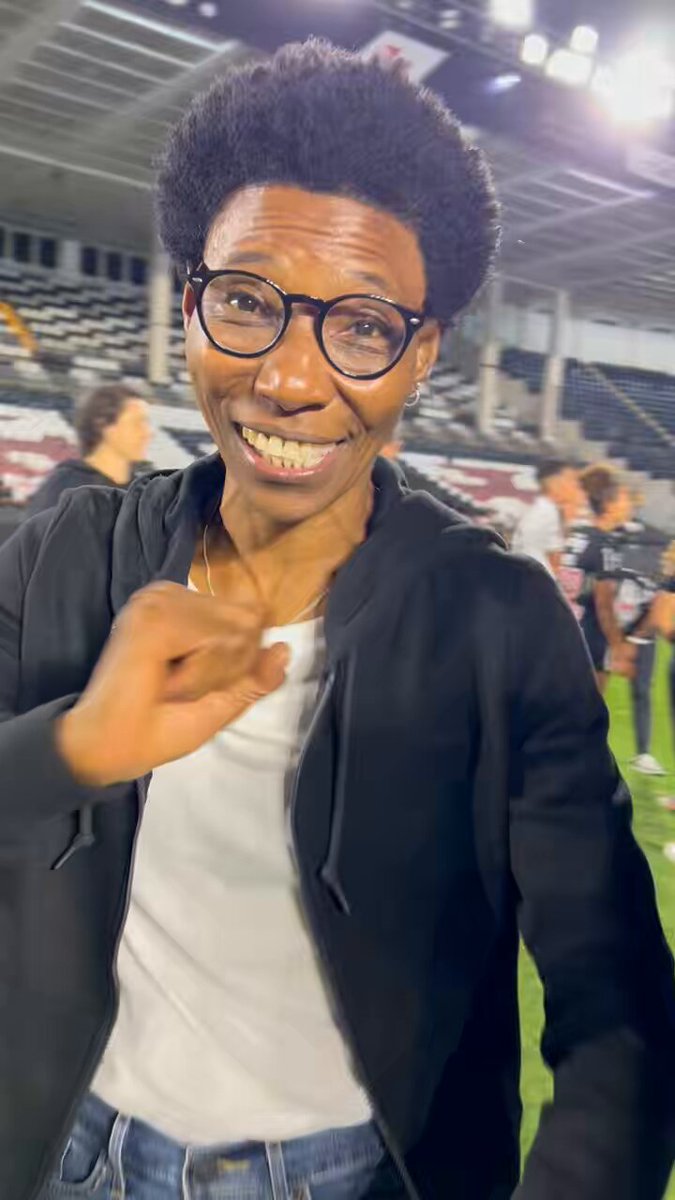 Pretinha celebra ascensão do Vasco e destaca legado do futebol feminino no clube