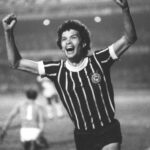 Primeiro jogo de Sócrates pelo Corinthians completa 48 anos de história