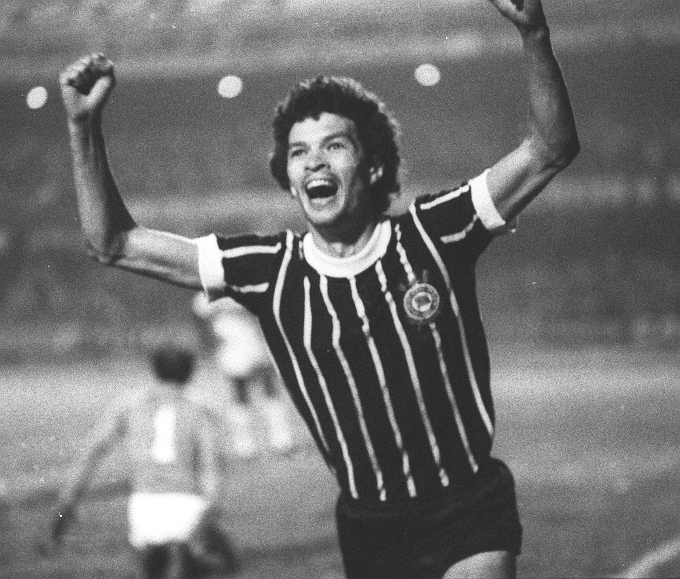 Primeiro jogo de Sócrates pelo Corinthians completa 48 anos de história