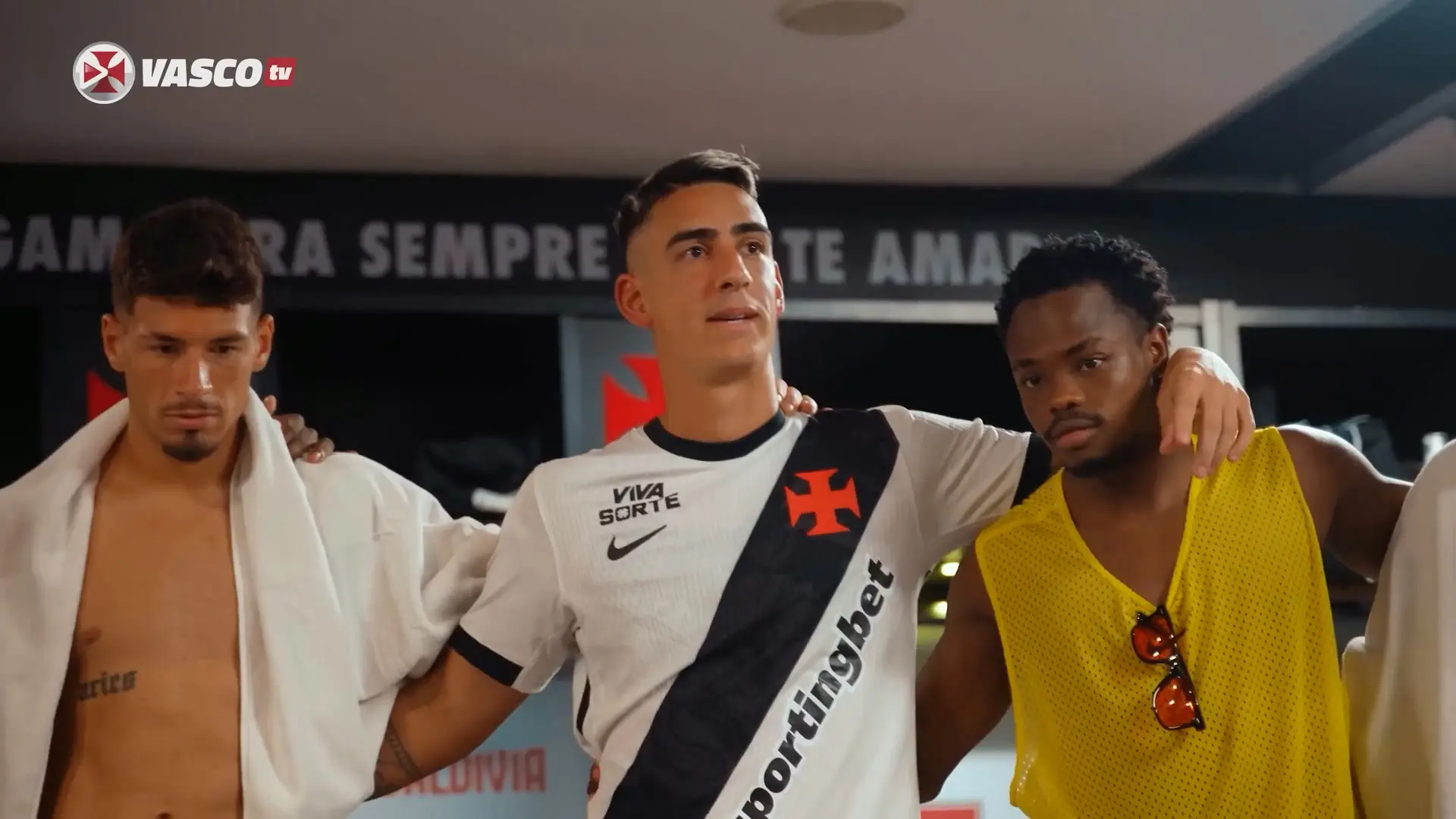 Puma Rodríguez celebra classificação do Vasco e destaca união do elenco