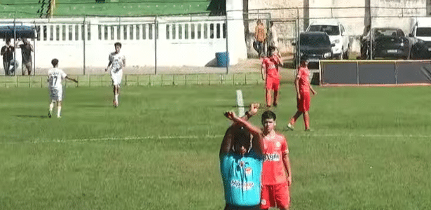 Racismo no futebol paulista força interrupção de partida no sub-15
