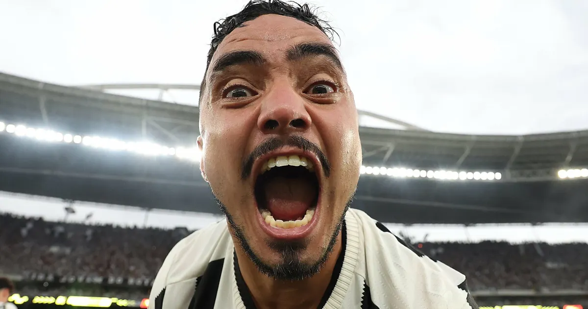 Rafael celebra encerramento de carreira com títulos históricos pelo Botafogo