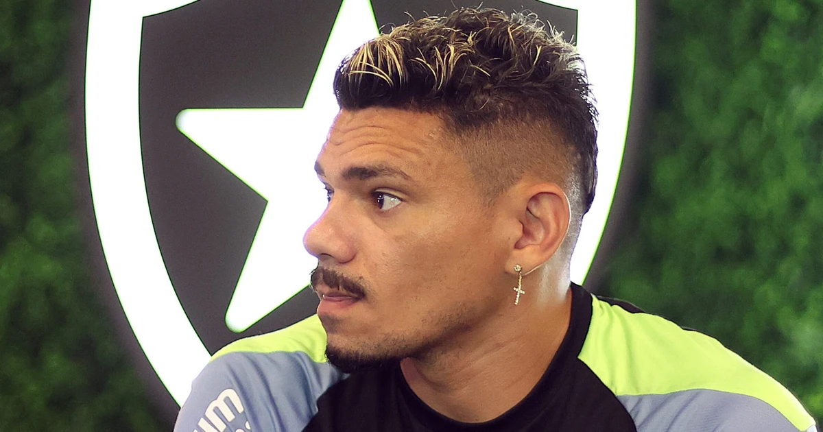 Raphael Rezende analisa retorno de Tiquinho Soares ao Botafogo como possível reviravolta
