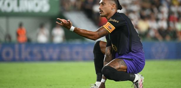 Raphinha comanda goleada do Barcelona na estreia do Campeonato Espanhol