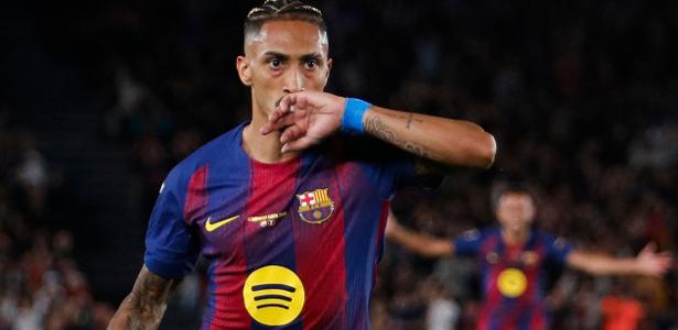 Raphinha surge como principal candidato à braçadeira de capitão do Barcelona