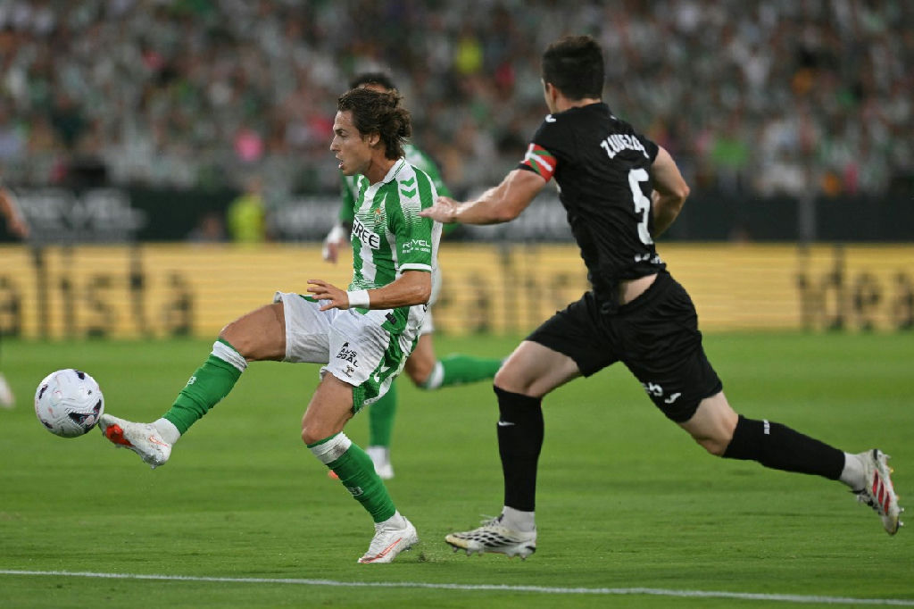 Real Betis e Real Sociedad protagonizam duelo intenso pelo Campeonato Espanhol