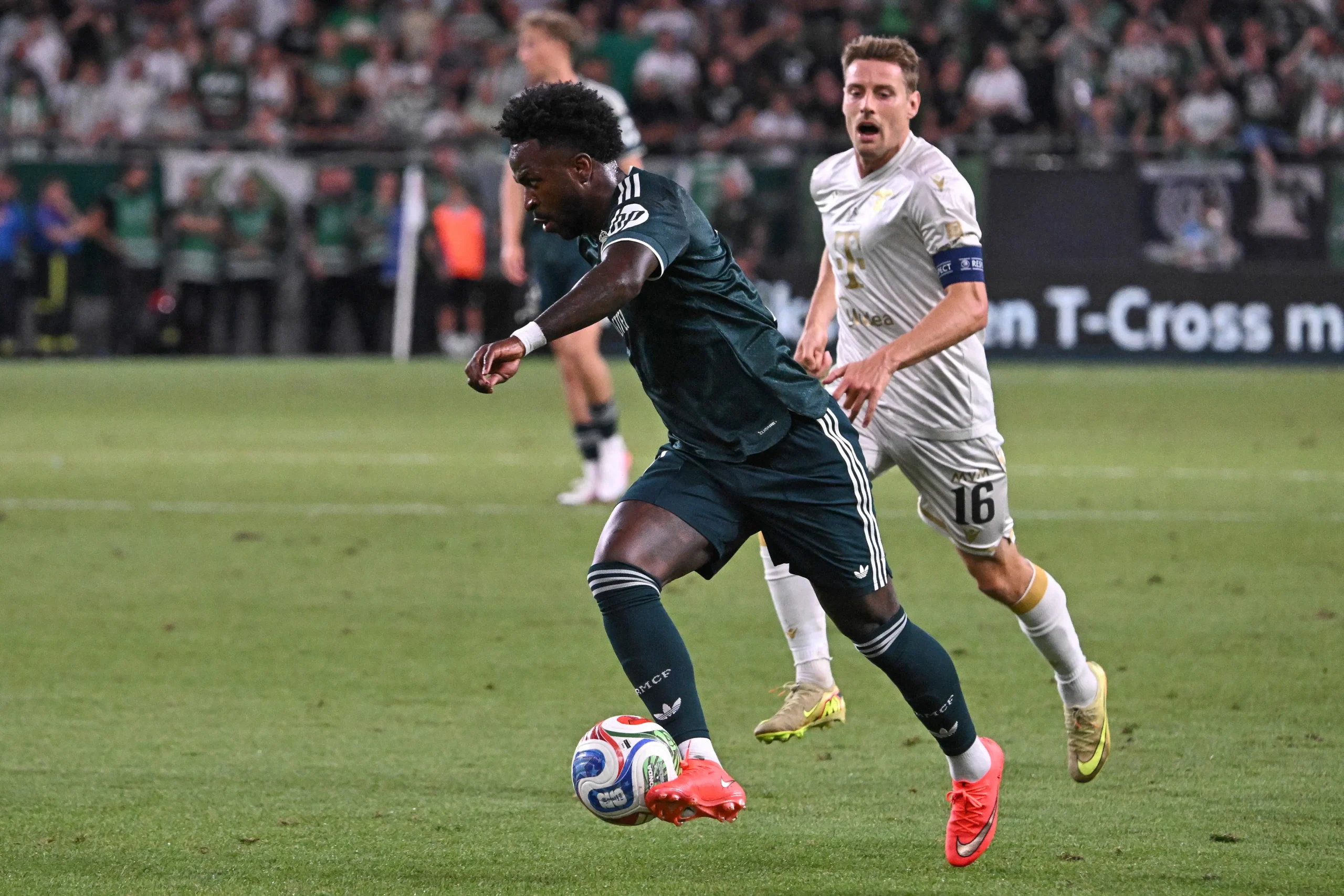 Real Madrid supera Ferencváros em amistoso internacional com retorno de Vinicius Júnior