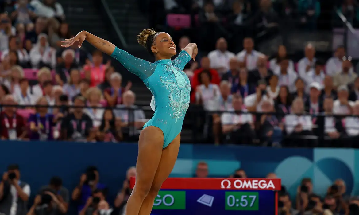 Rebeca Andrade: ginasta olímpica retorna à Copa do Mundo após dois anos de pausa estratégica