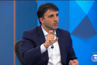Renan Santos utiliza gestão de clubes brasileiros para ilustrar crise econômica nacional