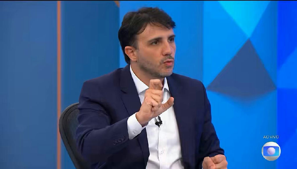 Renan Santos utiliza gestão de clubes brasileiros para ilustrar crise econômica nacional