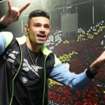 Retorno de Tiquinho Soares ao Botafogo é visto como oportunidade de mercado estratégica