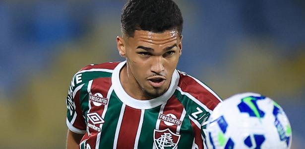 Riquelme é cortado do Fluminense após polêmica com saída de Zubeldía