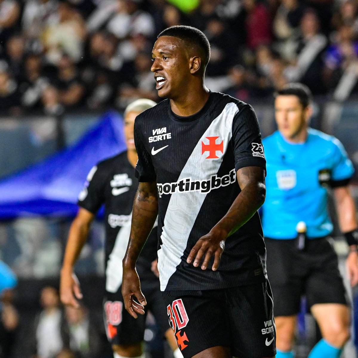 Robert Renan consolida liderança defensiva no Vasco em 2026
