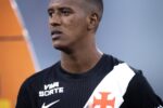 Robert Renan consolida solidez defensiva no Vasco após a Copa do Mundo