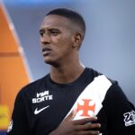 Robert Renan consolida solidez defensiva no Vasco após a Copa do Mundo