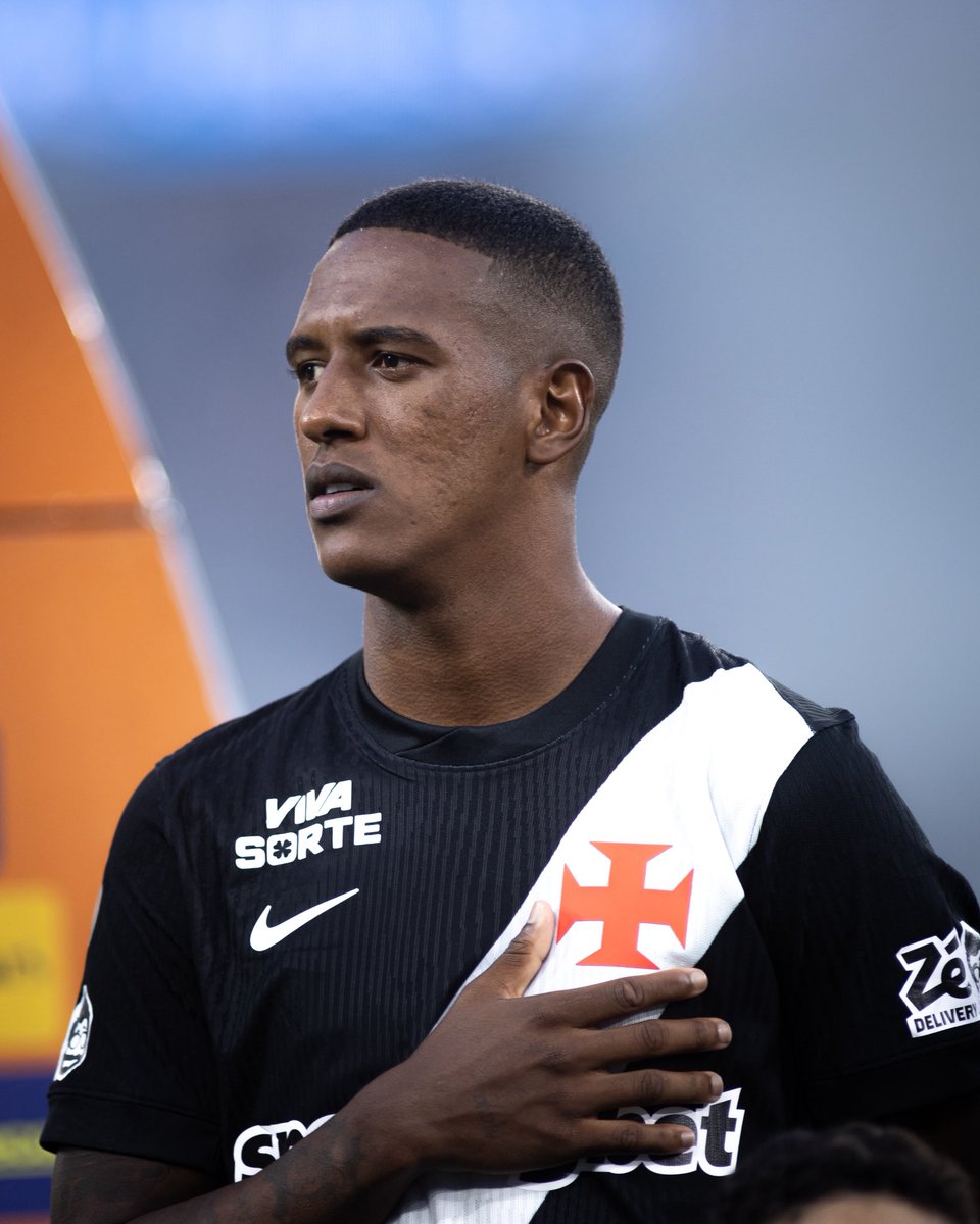 Robert Renan consolida solidez defensiva no Vasco após a Copa do Mundo