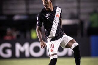 Robert Renan desfalca o Vasco contra o Cruzeiro após suspensão