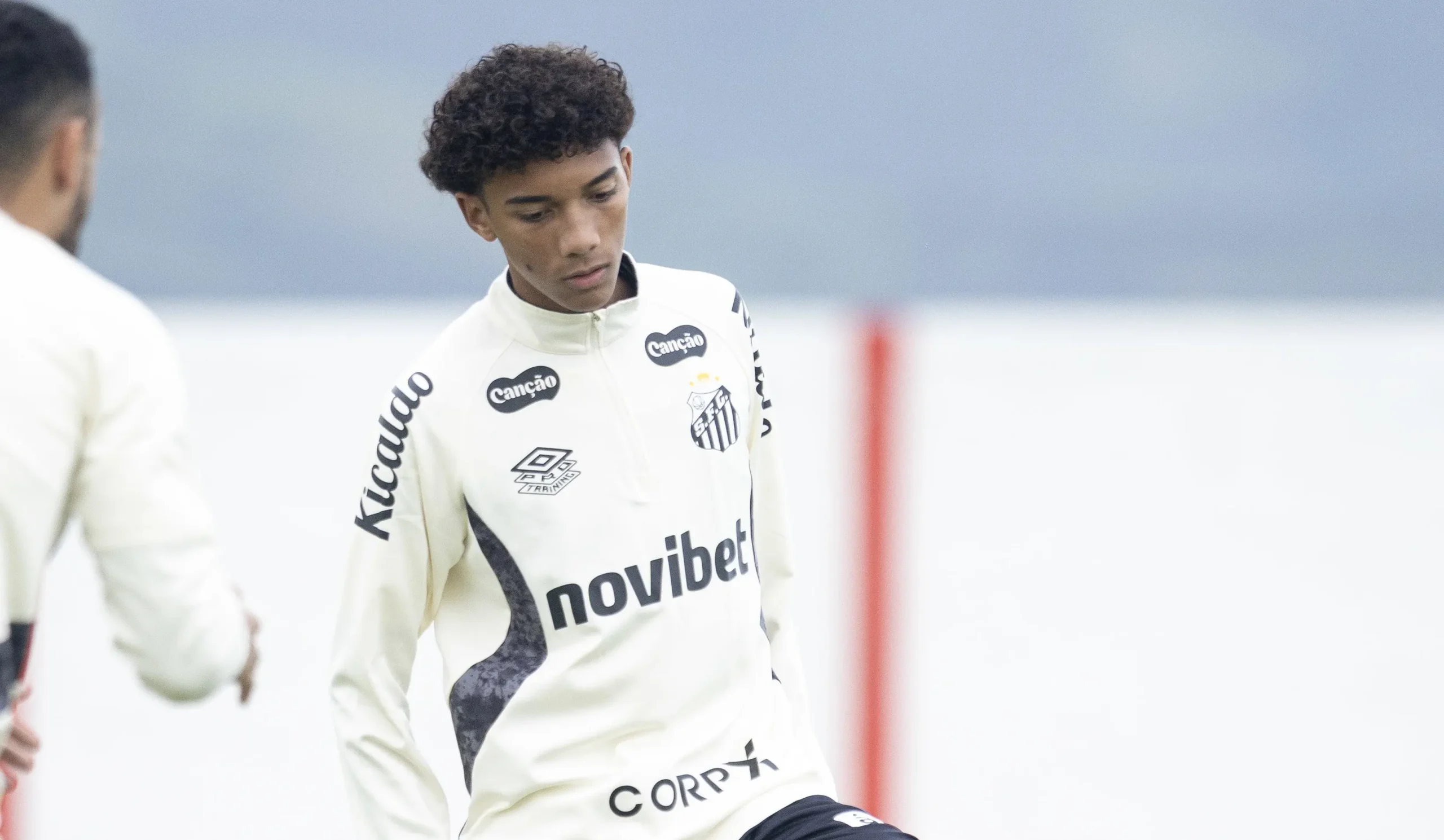 Robinho Jr. viaja à Itália com aval do Santos para resolver questões burocráticas