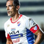 Roque Santa Cruz celebra 45 anos com gol e mantém recorde na Conmebol