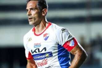 Roque Santa Cruz celebra 45 anos com gol e mantém recorde na Conmebol