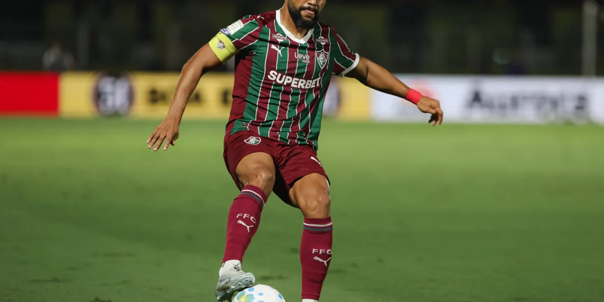 Samuel Xavier evita cirurgia no ombro e inicia recuperação no Fluminense