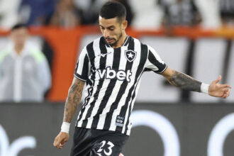 Santi Rodríguez cobra eficiência do Botafogo após revés no Brasileirão
