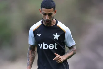 Santiago Rodríguez enfrenta incertezas sobre permanência no Botafogo