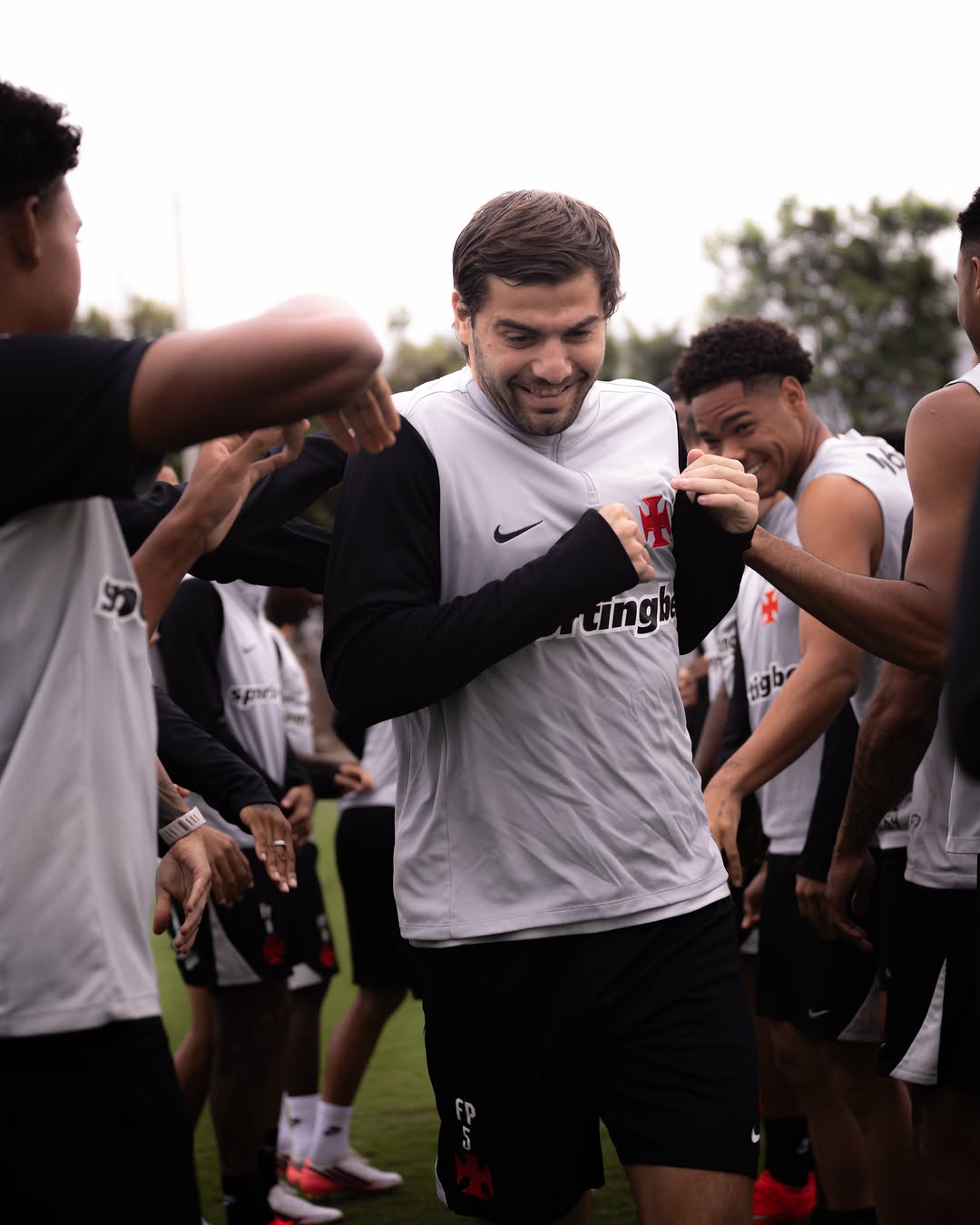 Santiago Sosa integra elenco do Vasco em treinamento no CT Moacyr Barbosa