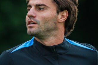 Santiago Sosa intensifica pressão por transferência ao Vasco e desfalca treino do Racing