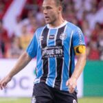 Santos articula contratação de Arthur Melo com mediação de Neymar