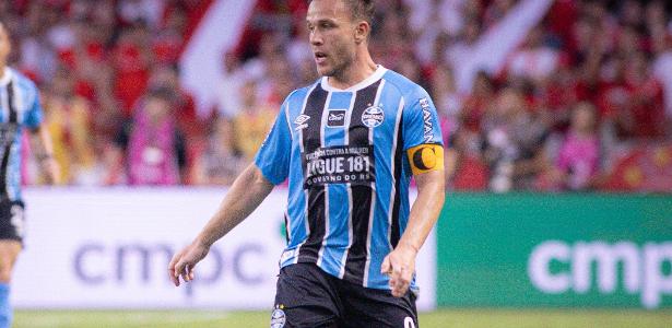 Santos deve priorizar lateral-direito em vez de Arthur, avalia comentarista