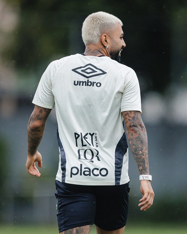 Santos encerra preparação no gramado antes de confronto decisivo contra o Vasco