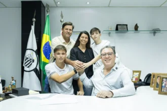 Santos garante permanência de Vinicius Fabri com contrato de longo prazo