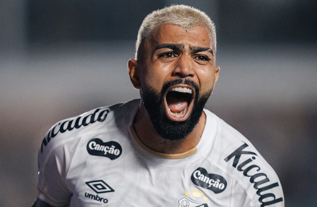 Santos homenageia Gabigol por marca histórica de 100 gols