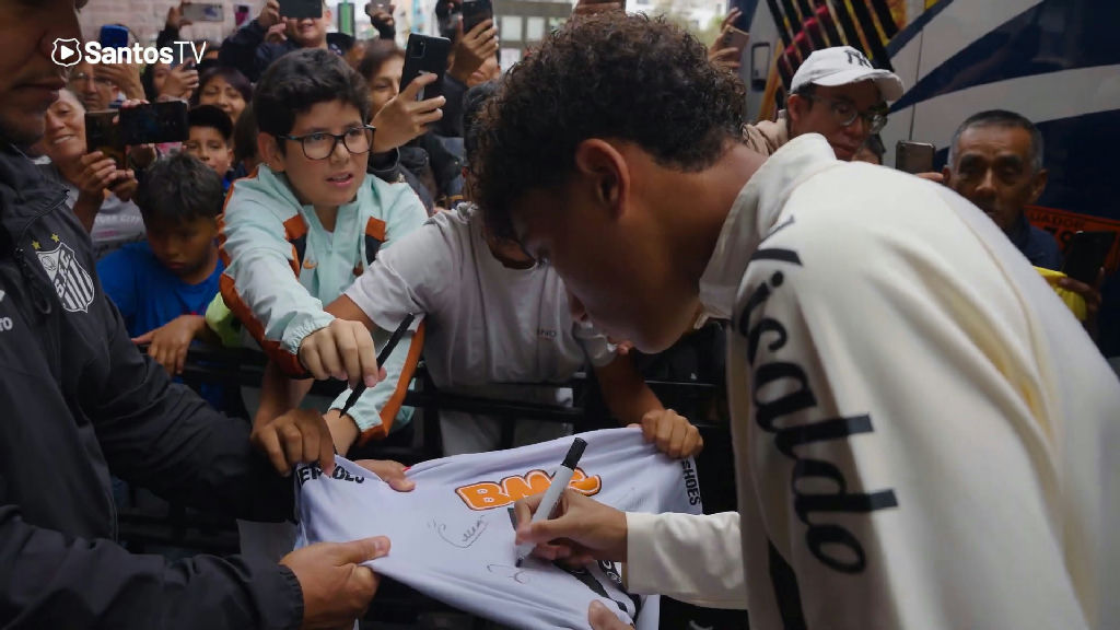 Santos intensifica preparação no Equador sob apoio da torcida local