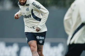 Santos intensifica preparação sob chuva para confronto na Sul-americana