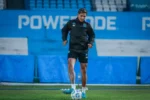 Santos negocia troca com Racing envolvendo Gastón Martirena e Adonis Frías