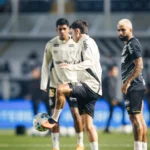 Santos recebe o Athletico-pr na Vila Belmiro em busca de fôlego no Brasileirão
