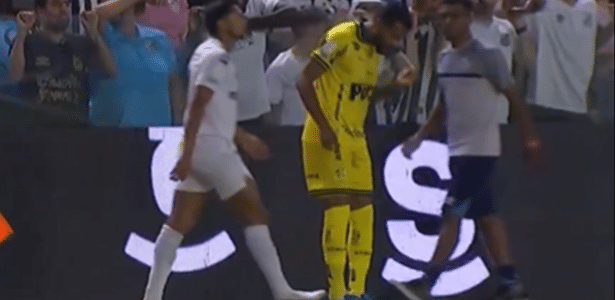 Santos registra boletim de ocorrência após torcedor cuspir em Reinaldo