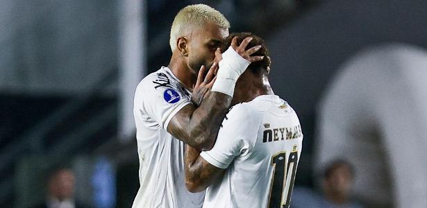 Santos supera início difícil e vira placar contra o Macará na Vila Belmiro
