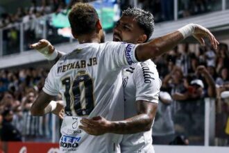 Santos vira sobre o Macará com brilho de Neymar e marca histórica de Gabigol