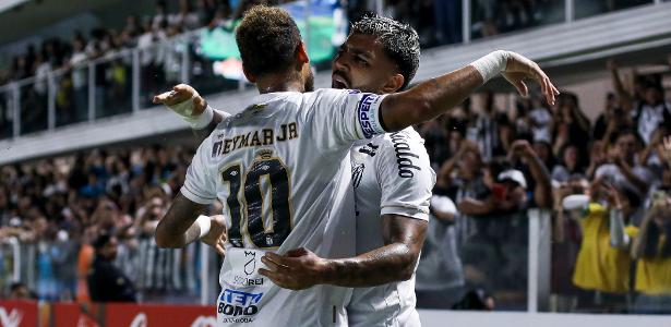 Santos vira sobre o Macará com brilho de Neymar e marca histórica de Gabigol