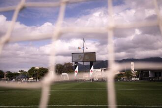 São Januário recebe preparativos finais para o confronto entre Vasco e Santos