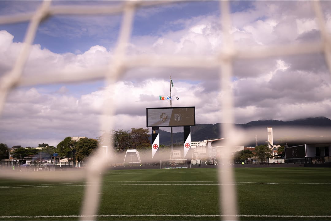 São Januário recebe preparativos finais para o confronto entre Vasco e Santos