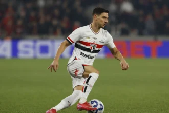 São Paulo afasta cinco jogadores do elenco principal para treinos em Cotia