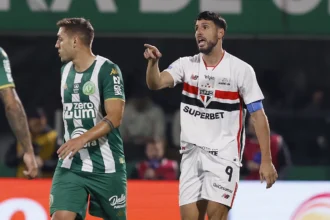 São Paulo amplia jejum após derrota para a Chapecoense no Brasileiro